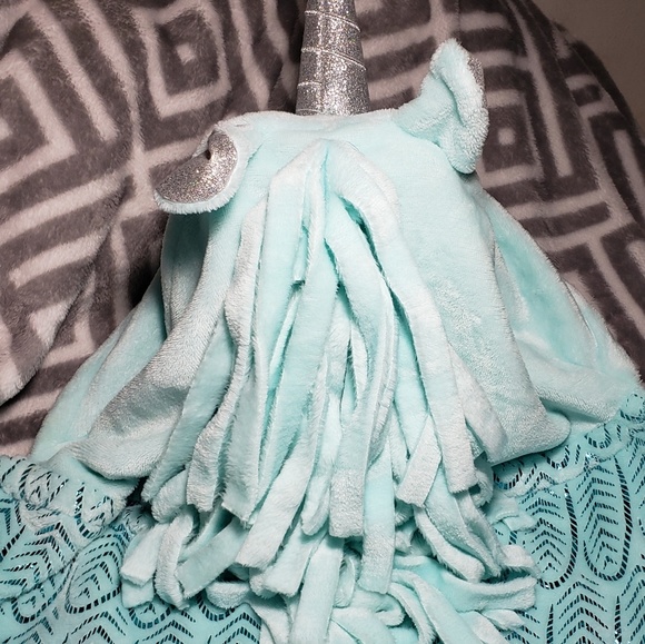 Justice unicorn wrap blanket with hood - Picture 6 of 8